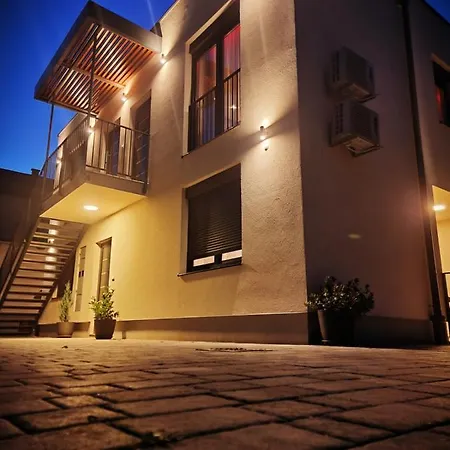 Old School Apartman *